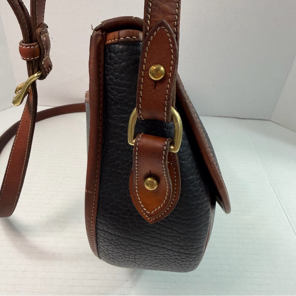 Vintage Dooney & Bourke AWL Black & Tan Leather Crossbody Cavalry / Saddle Bag - Picture 3 of 16